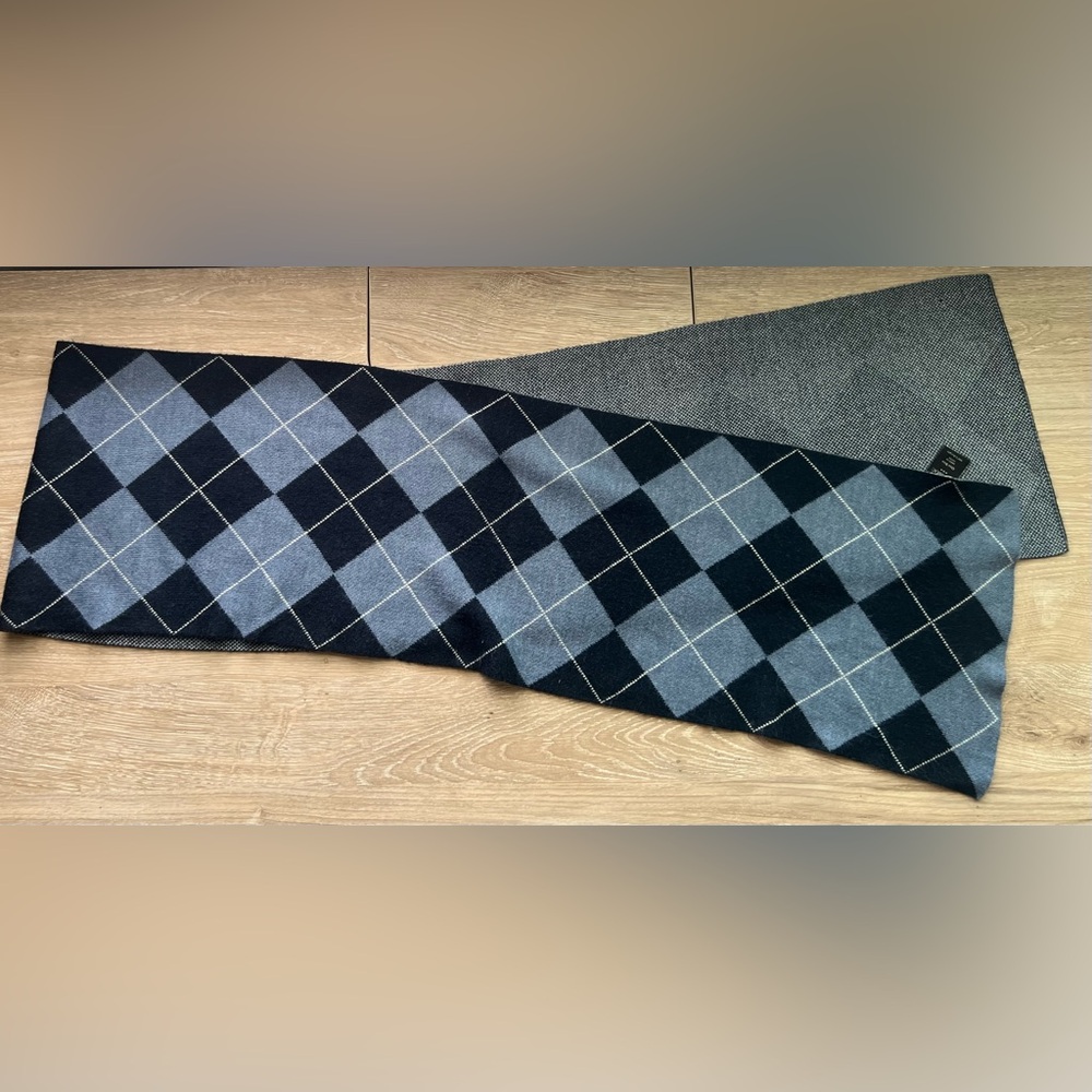 Banana Republic Argyle Scarf in Black and Gray